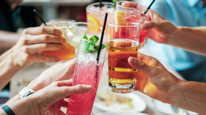 Offener Stammtisch mit leckeren Sommer-Cocktails